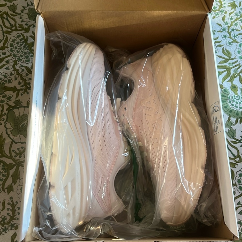 NIB Hoka Bondi 8 Size 6.5B